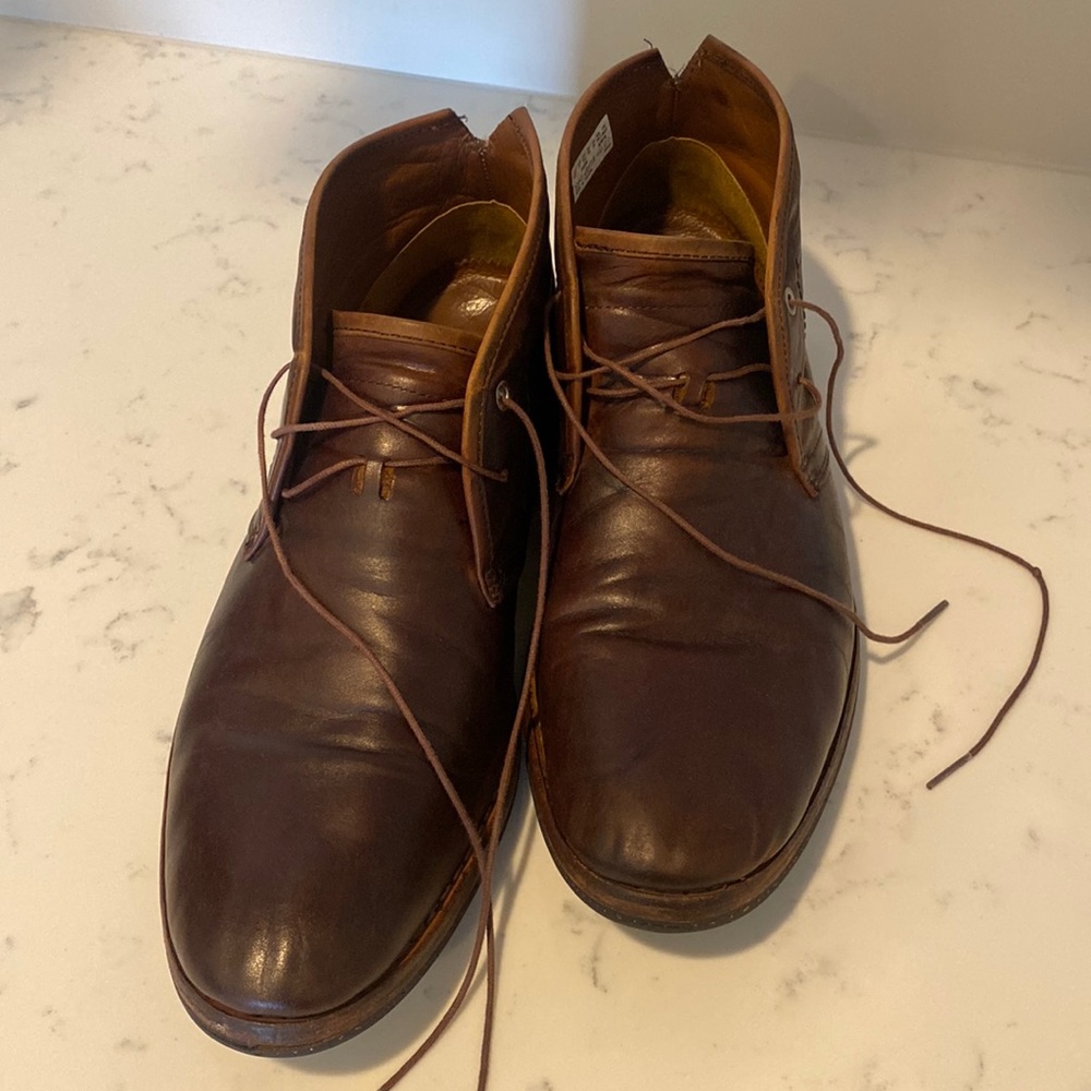 Men’s size 11 Timberland leather boots.